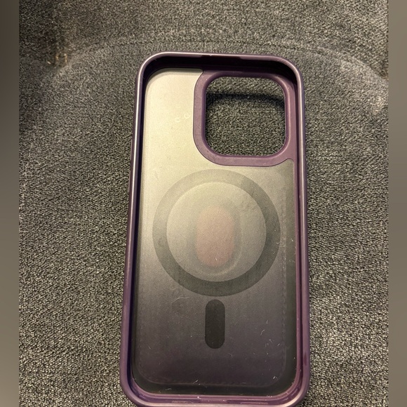 JETech iPhone 14 Pro phone case with magnetic wallet - Picture 4 of 4